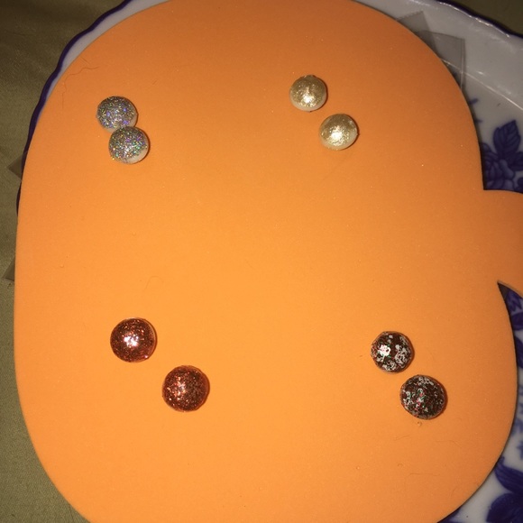 Silver button earrings - Picture 2 of 4